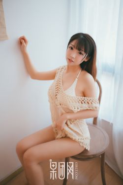 美女扒开内裤打光屁股