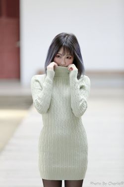 一枝红艳露凝香