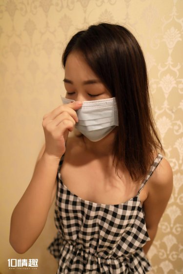 女生仙女棒坐着使用的仙女棒视频